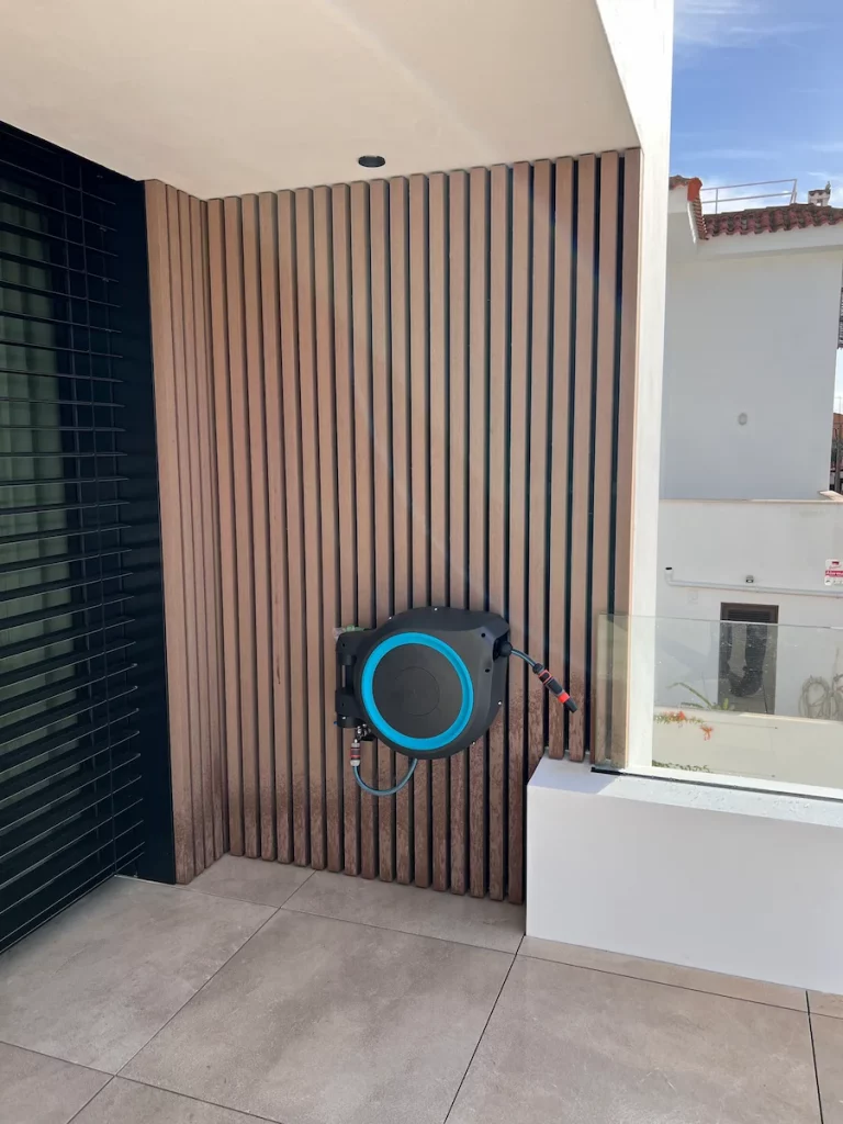 Protecciones solares integradas en la fachada de una vivienda por Novaltec