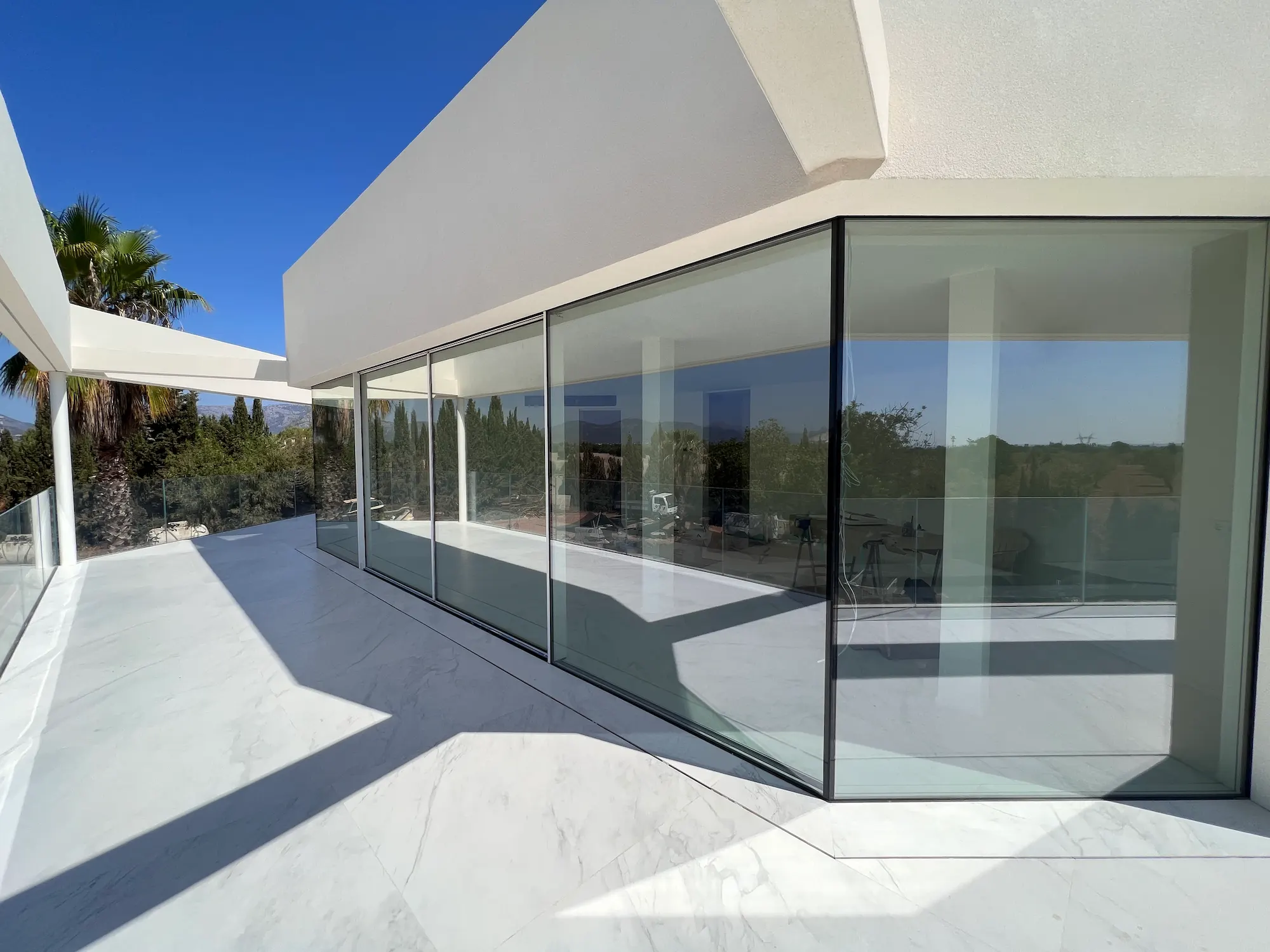 Ventanales de una vivienda en Es Garrovers realizados por Novaltec