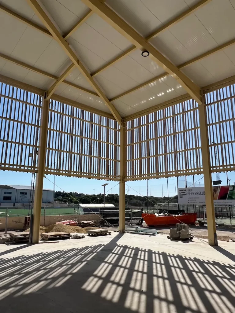 Cubierta parasol de una pista de baloncesto ejecutada por Novaltec